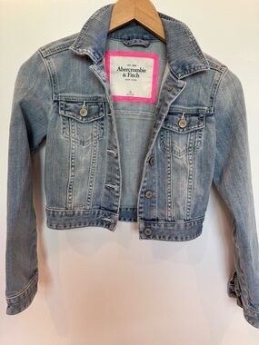 Abercrombie & Fitch Light Blue women’s Xs ' Cropped Denim Jacket